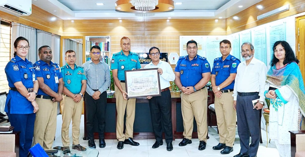 রাজশাহীর বিভাগীয় কমিশনারের সাথে পুলিশ কমিশনারের বিদায়ী সাক্ষাৎ