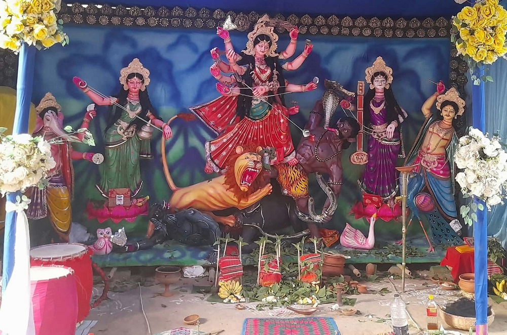 স্মৃতি ফিরিয়ে ৫৫ বছর পর কড়কড়িয়া মন্দিরে চণ্ডীপাঠ ও ঢাকের বোল
