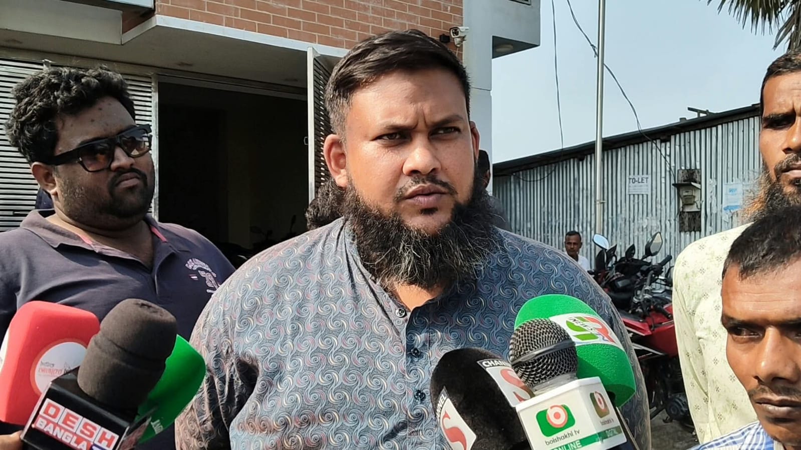 নিয়ামতপুরে পল্লী বিদ্যুতের বিরুদ্ধে ঘুষ ও হয়রানির অভিযোগ