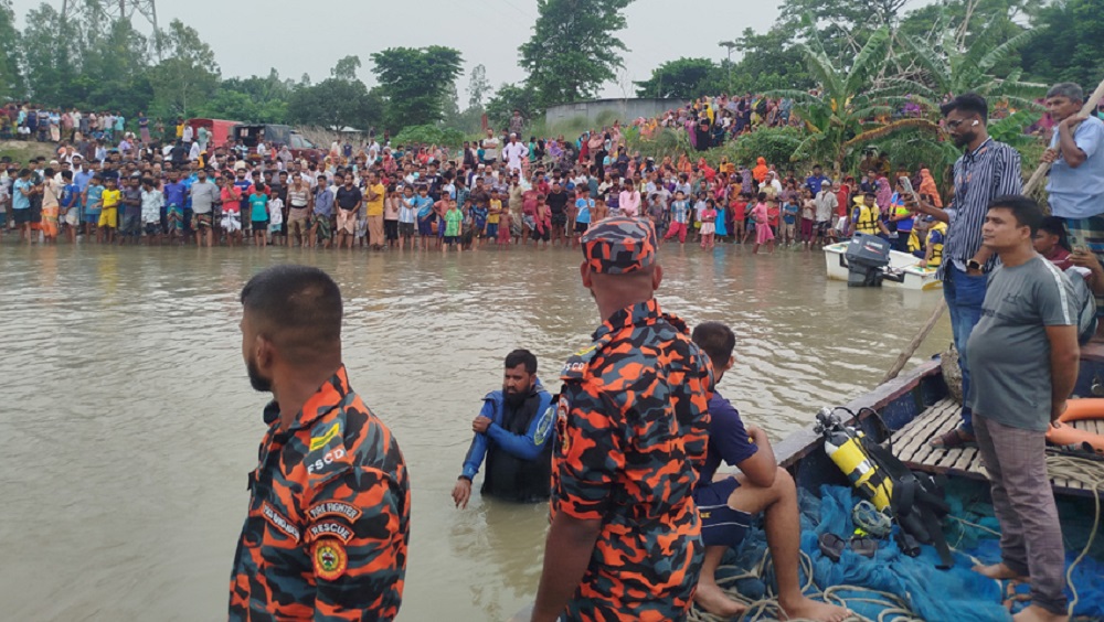 পাবনার কাজিরহাটে যমুনা নদীতে গোসল করতে নেমে নিখোঁজ দুই স্কুলছাত্র