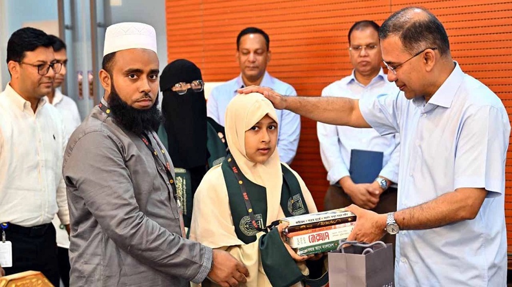 বিশ্বজয়ী হাফেজদের সম্মানিত করলেন প্রধানমন্ত্রী
