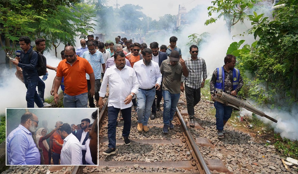 ডেঙ্গু প্রতিরোধে রাসিকের বিশেষ পরিচ্ছন্নতা অভিযান ও মশক নিধন কার্যক্রম