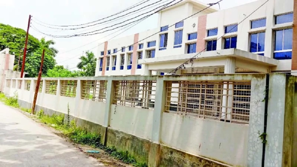 অপরিকল্পিত নির্মাণে স্বাস্থ্য পরিচালকের নতুন ভবন অব্যবহৃত