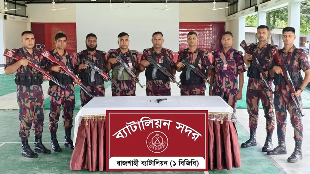 রাজশাহীর পদ্মা চরে ১ বিজিবির অভিযানে আগ্নেয়াস্ত্র ও গুলি উদ্ধার