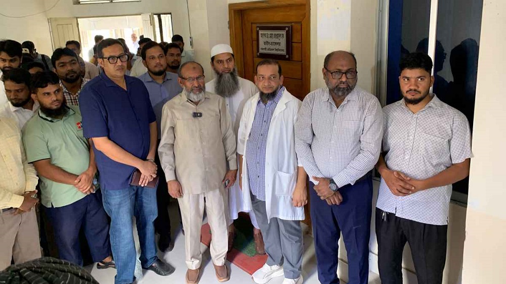 রামেবি ভিসির কার্যালয় পরিদর্শন করলেন রাজনৈতিক নেতারা, রাতে আসছেন ভূমিমন্ত্রী