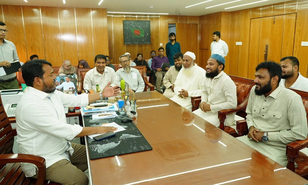 রাসিক প্রশাসকের সঙ্গে পাচানী মাঠ ঈদগাহ মসজিদ কমিটির মতবিনিময়
