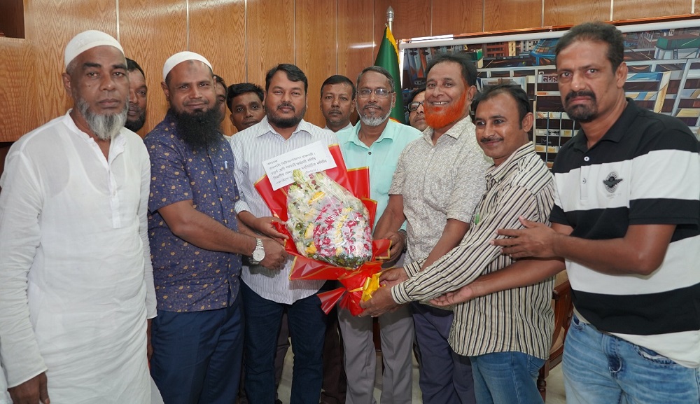 নগর ভবনে রাসিক প্রশাসকের সঙ্গে চতুর্থ শ্রেণি সরকারি কর্মচারী সমিতির বৈঠক