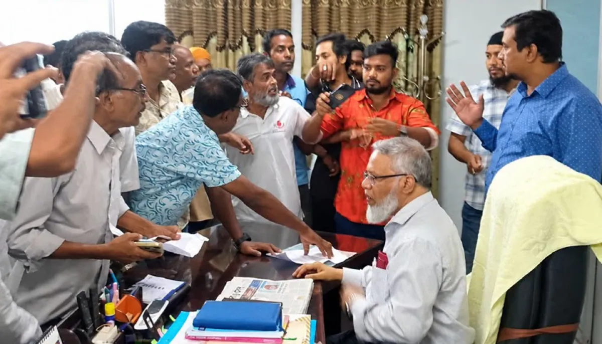 রাজশাহী মেডিক্যাল বিশ্ববিদ্যালয়ে উপাচার্য অবরুদ্ধ