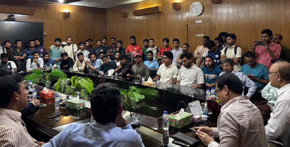 সিট প্রলোভন ও গুপ্তচরবৃত্তির অভিযোগে রাবিতে শিক্ষার্থীকে হেনস্তা
