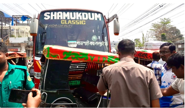 রাজশাহীতে বাস-অটোরিকশা সংঘর্ষে একজন নিহত, আহত ২