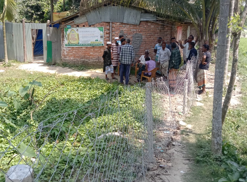 নওগাঁর মান্দায় হাফেজিয়া মাদ্রাসার শিক্ষকদের বিরুদ্ধে ‘মিথ্যা’ চাঁদাবাজি মামলা; ক্ষুব্ধ এলাকাবাসী