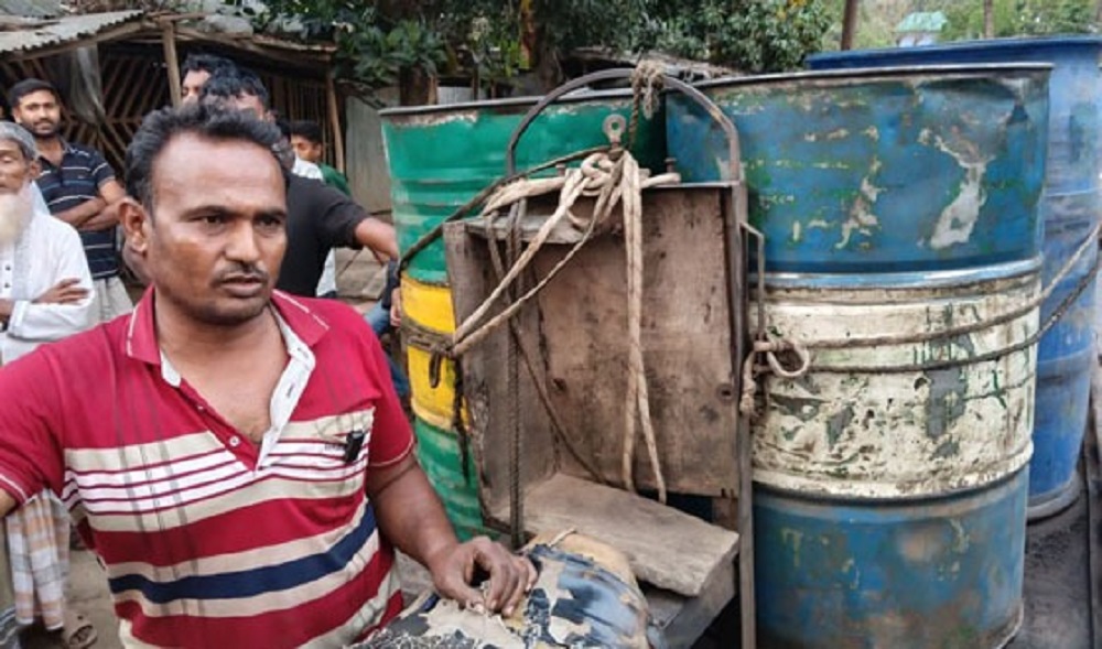 চাটমোহরে জ্বালানি তেল জব্দ, দুইজনের জরিমানা