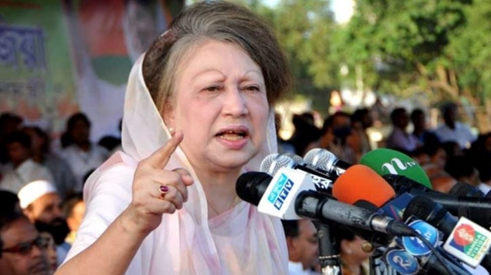 সেদিন সংবিধান ‘ছুড়ে ফেলা’ নিয়ে ঠিক কী বলেছিলেন খালেদা জিয়া