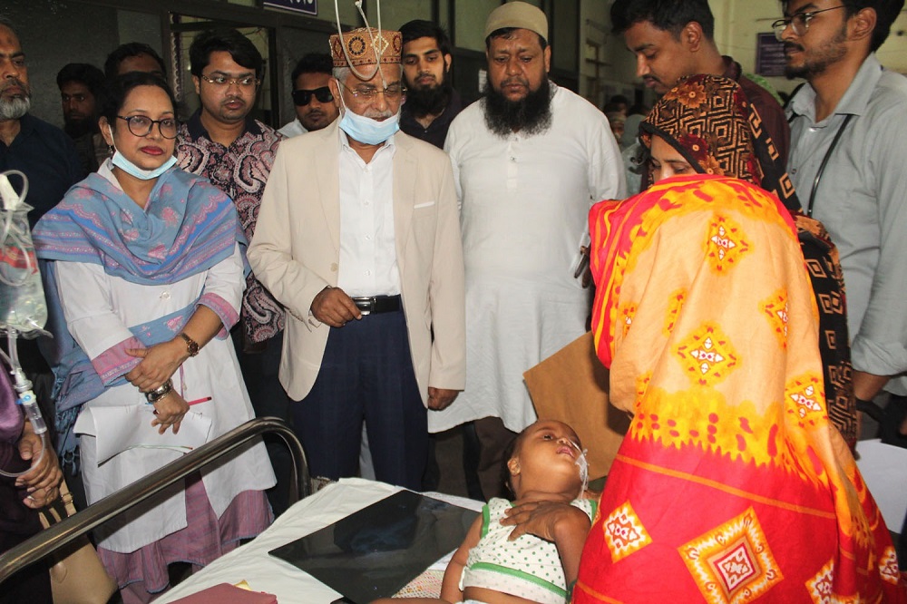 রামেক হাসপাতালের শিশু ওয়ার্ড পরিদর্শন রাজশাহী জেলা পরিষদ প্রশাসকের